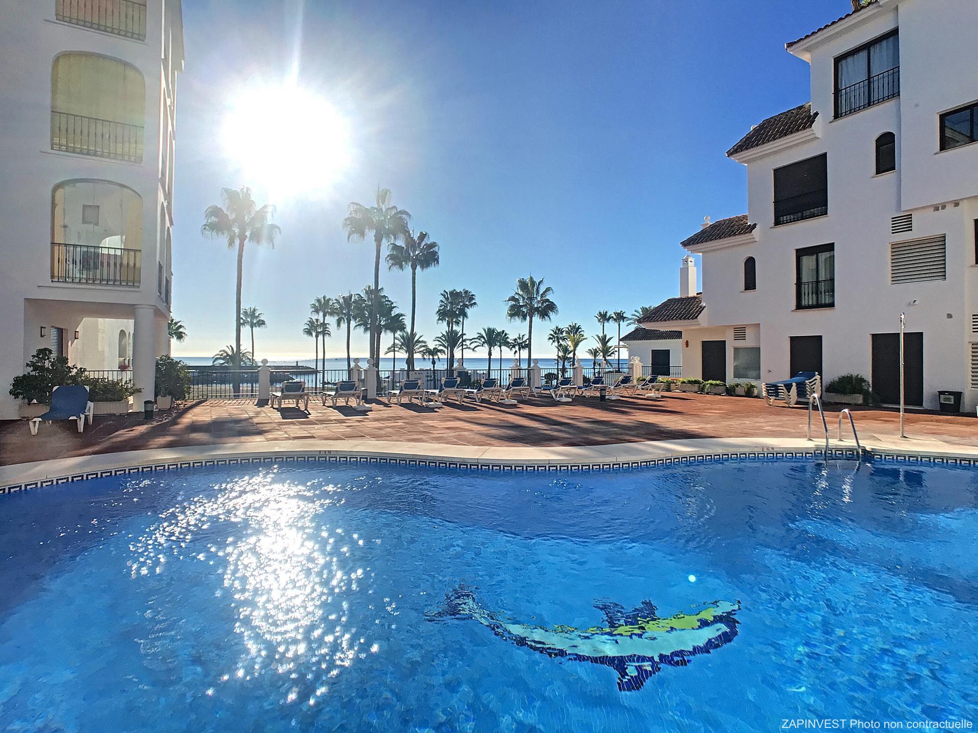 Rez-de-chaussée en bord de mer à La Duquesa, province Malaga, Espagne