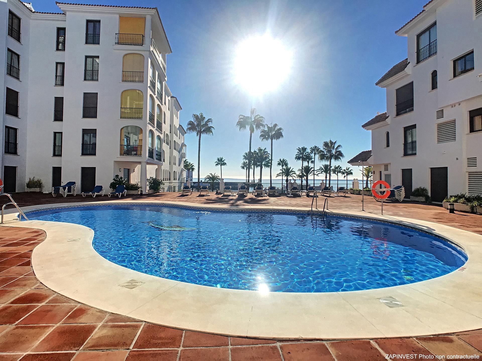 Rez-de-chaussée en bord de mer à La Duquesa, province Malaga, Espagne