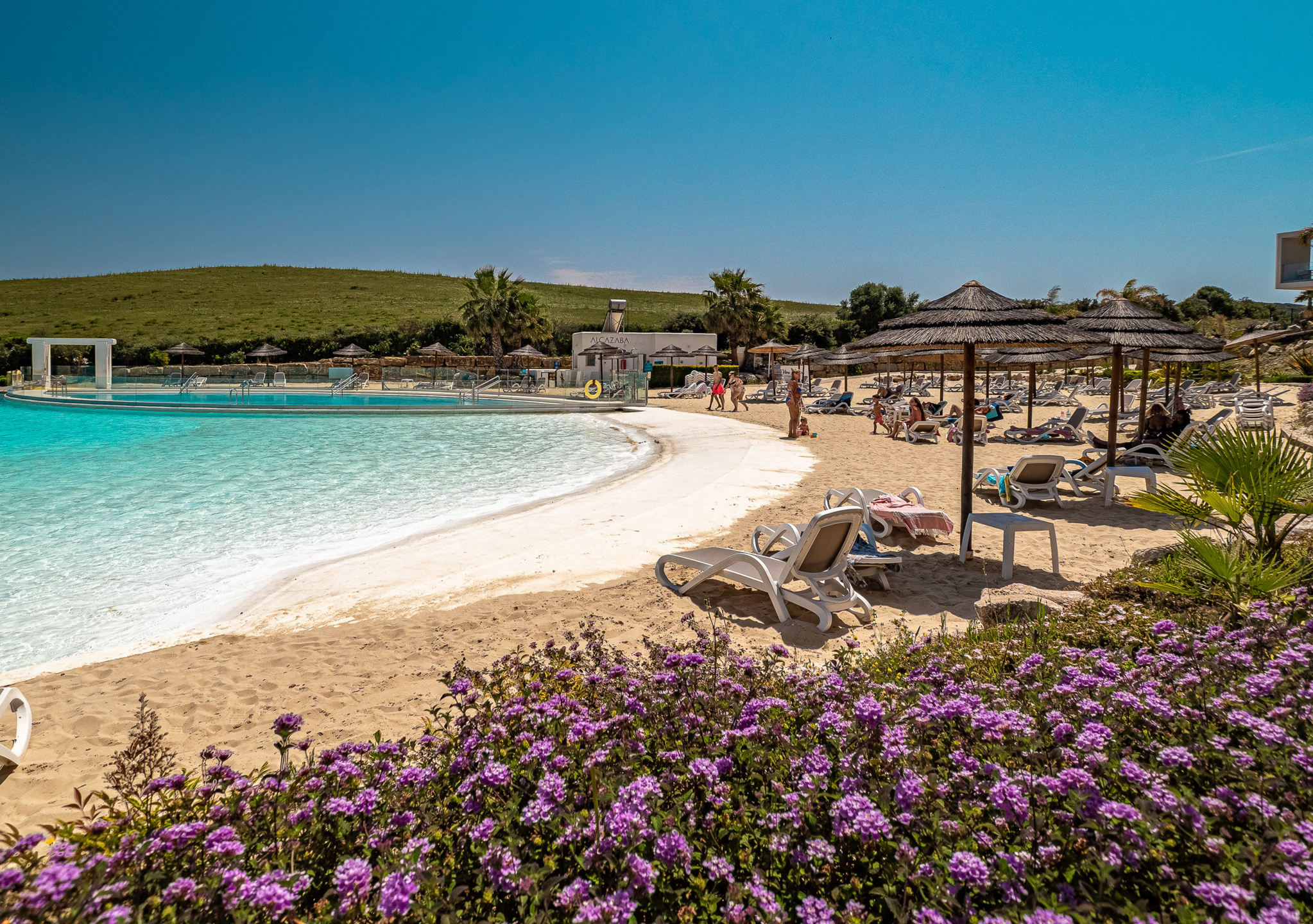 Rez-de-chaussée contemporain avec jardin et vues nature, à deux pas du Crystal Lagoon à Casares Costa, Espagne
