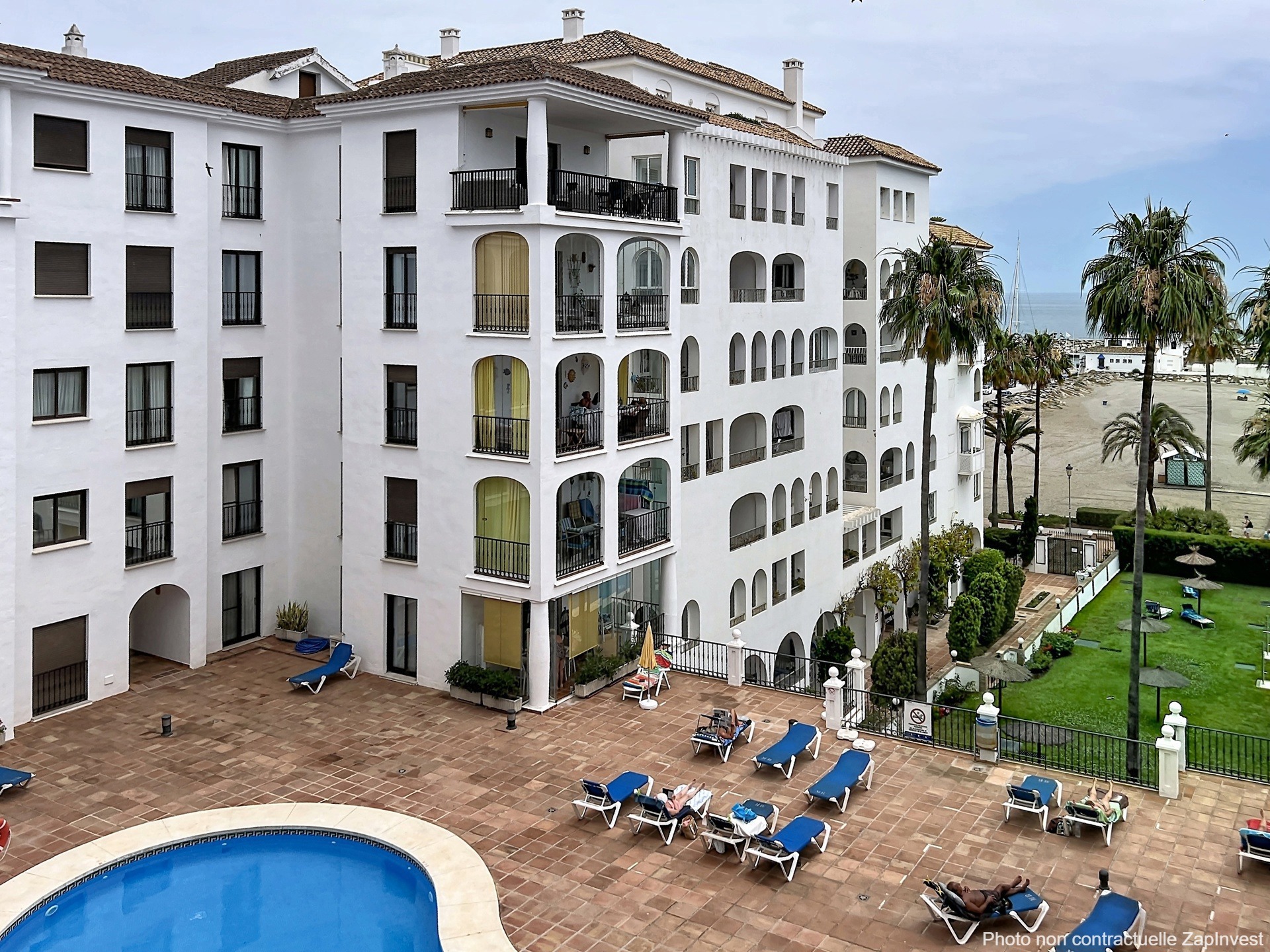 Magnifique appartement au Port de la Duquesa avec des vues splendides sur le port et la mer, Espagne
