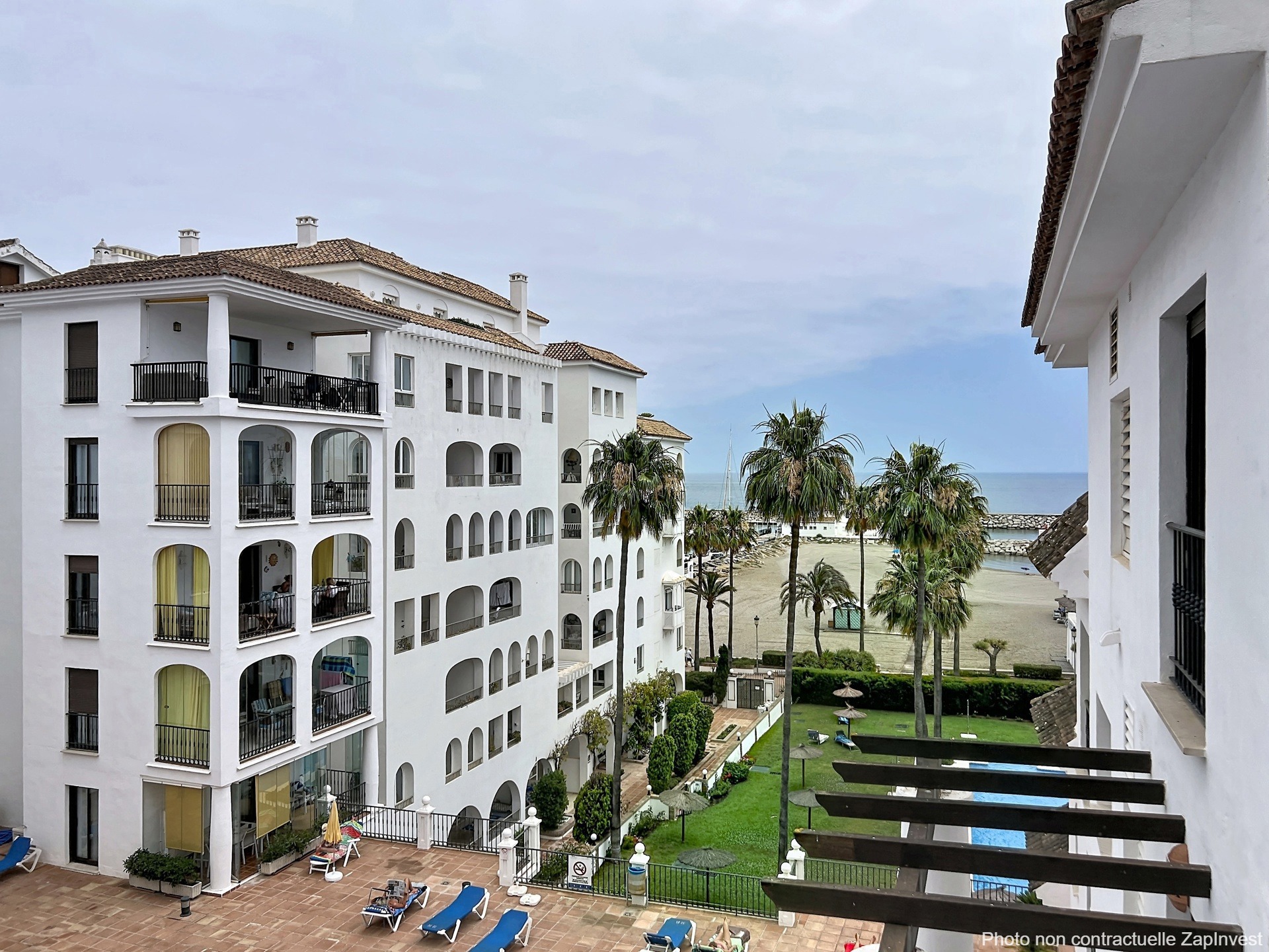 Magnifique appartement au Port de la Duquesa avec des vues splendides sur le port et la mer, Espagne